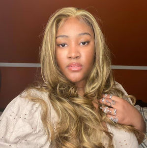 Meet your Posher, Taina